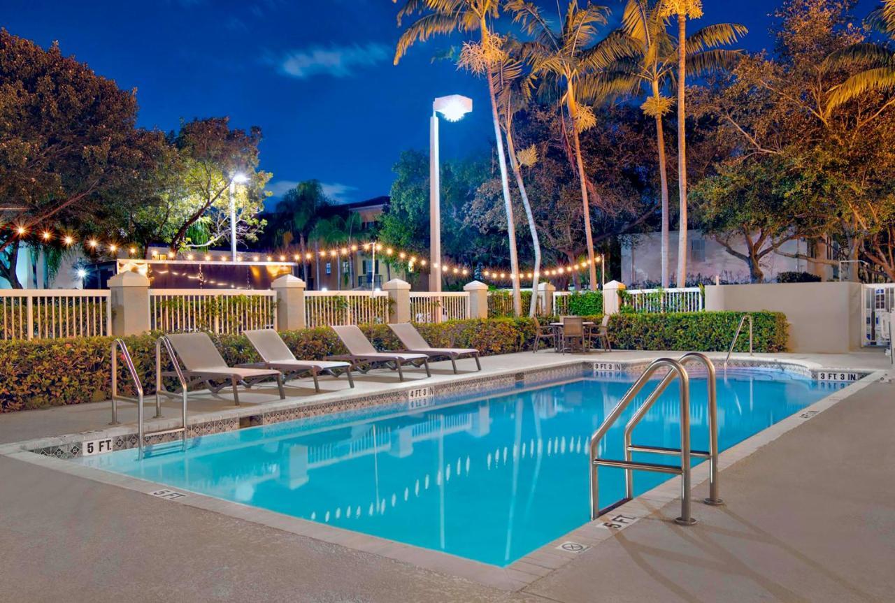 Hampton Inn Ft Lauderdale Airport North Cruise Port Fort Lauderdale Exteriör bild
