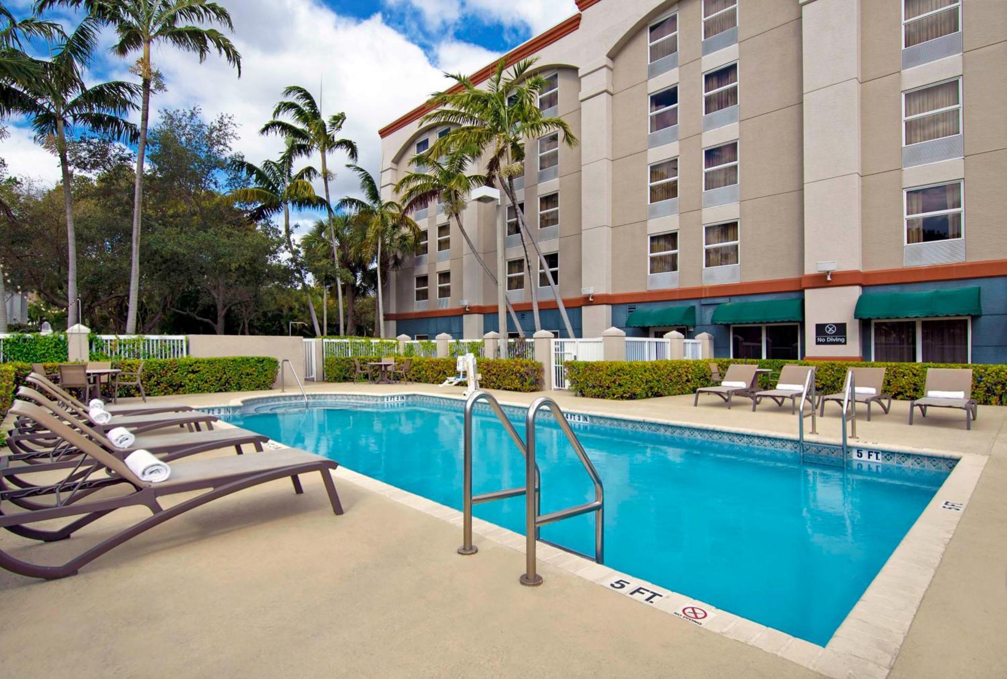 Hampton Inn Ft Lauderdale Airport North Cruise Port Fort Lauderdale Exteriör bild